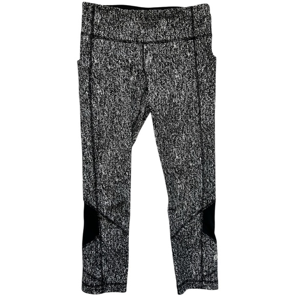 lululemon athletica Pants - Lululemon Athletica Black Capri Leggings EUC 6